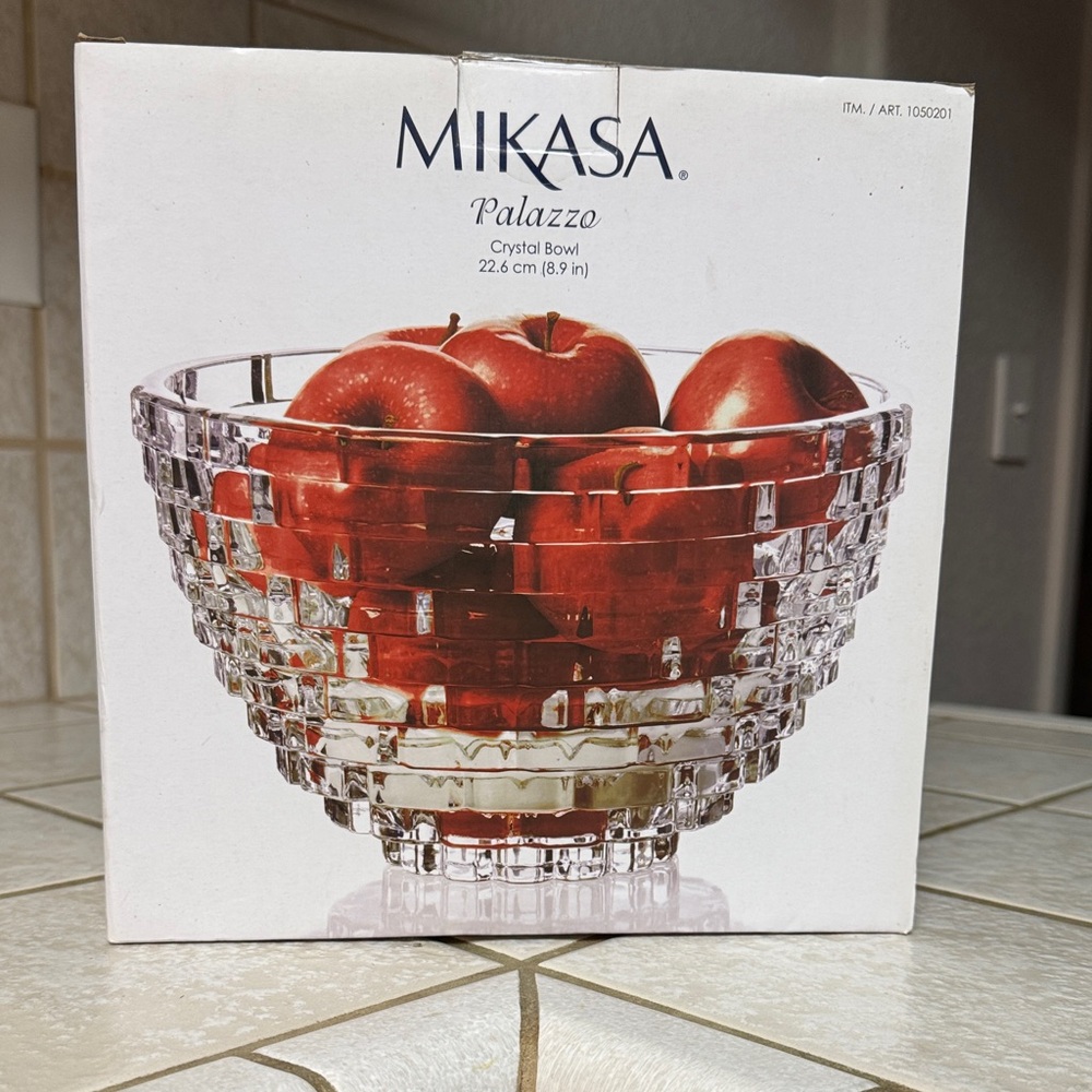 Mikasa Palazzo Crystal Bowl -y2K never used